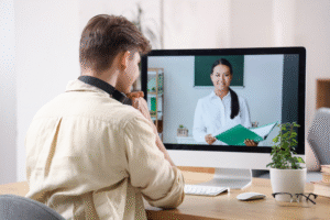 Curso de idiomas online: por que a aula ao vivo com professor é o verdadeiro segredo da fluência?