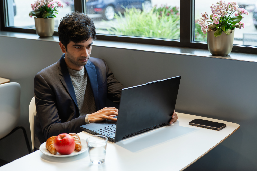 Inglês para TI e Engenharia: O “Código” que destrava os melhores salários em 2026